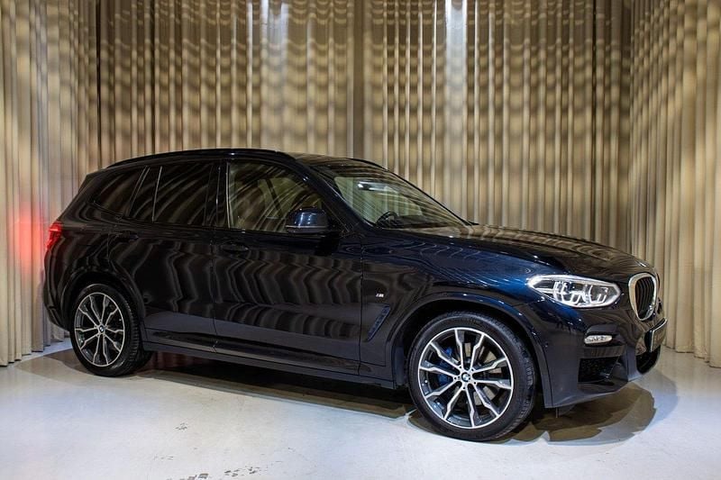 Svart Begagnad 2019 BMW X3 M Sport SUV | 329 900 kr (Marknadspris) - Bild 1/4