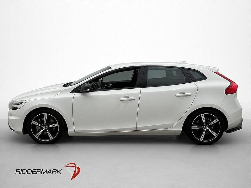 Begagnad Volvo V40 R-Design 120 HK (88 kW) 2016 Vit Halvkombi