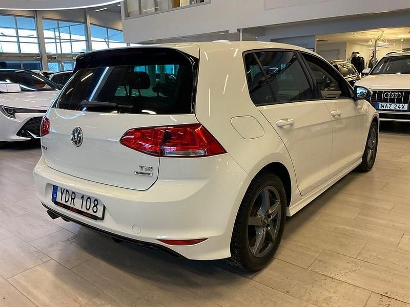 Begagnad VW Golf VII R-line 110 HK (80 kW) 2016 Vit Halvkombi