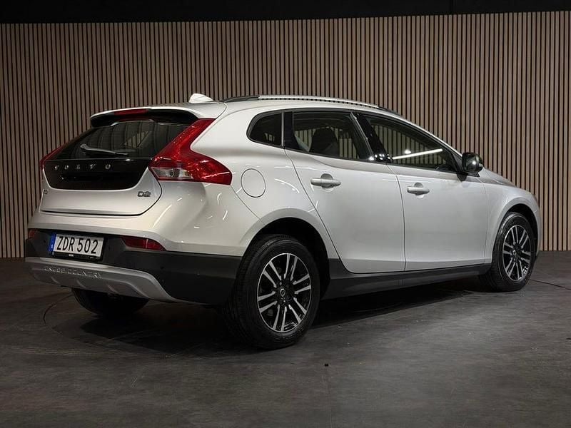 Begagnad Volvo V40 CC Momentum 120 HK (88 kW) 2018 Silver Kombi