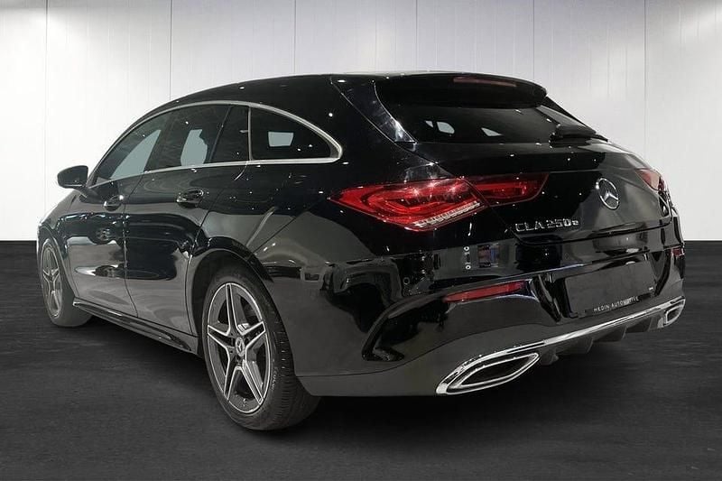 Begagnad Mercedes CLA250e Shooting Brake AMG 2023 Svart Kombi