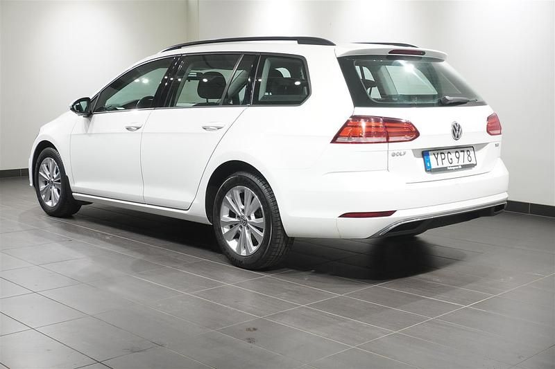 Begagnad VW Golf VII 111 HK (81 kW) 2017 Vit Kombi
