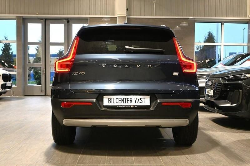 Begagnad Volvo XC40 Inscription 211 HK (155 kW) 2022 Blå metallic SUV