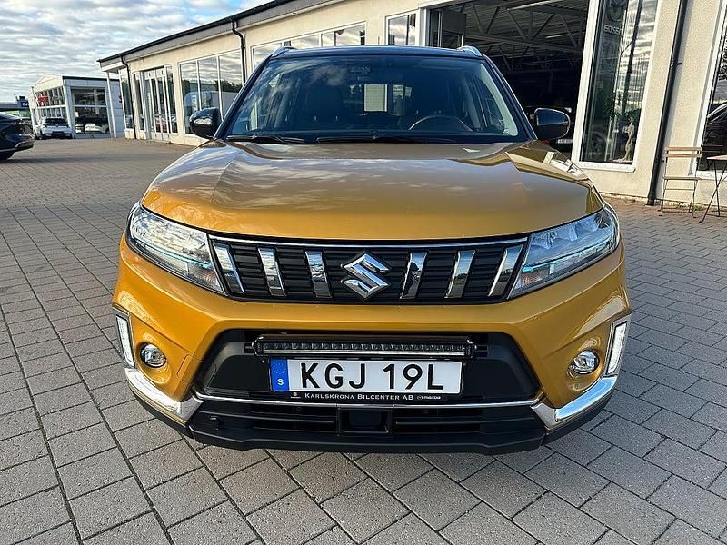 Begagnad Suzuki Vitara 116 HK (85 kW) 2022 Gul SUV