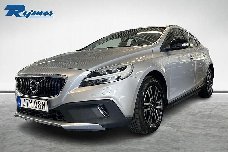 Silver (bright silver met) Begagnad 2019 Volvo V40 CC Kombi | 159 800 kr (Bra pris) - Bild 1/4