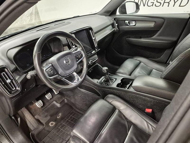 Begagnad Volvo XC40 R-Design 150 HK (110 kW) 2019 Svart SUV