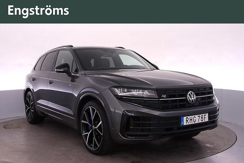 Grå Begagnad 2024 VW Touareg R SUV | 889 000 kr - Bild 1/4
