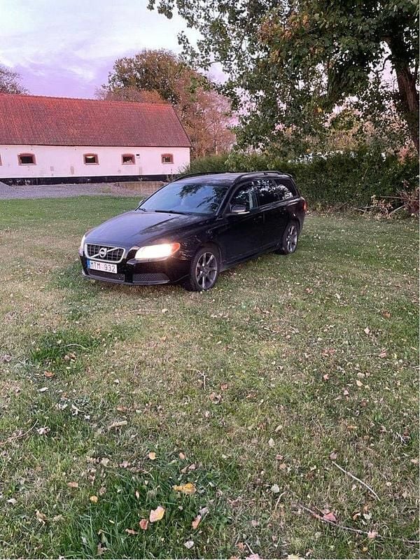 Svart Begagnad 2013 Volvo V70 Kinetic Kombi | 83 000 kr (Bra pris) - Bild 1/4