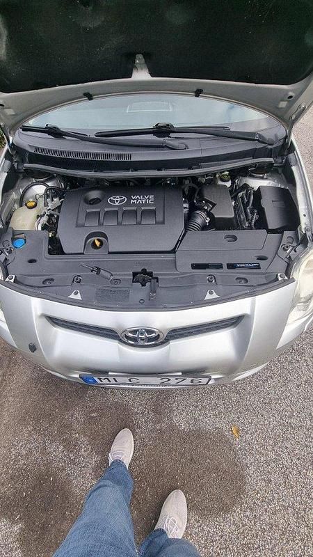 Begagnad Toyota Auris 132 HK (97 kW) 2009 Silver Halvkombi