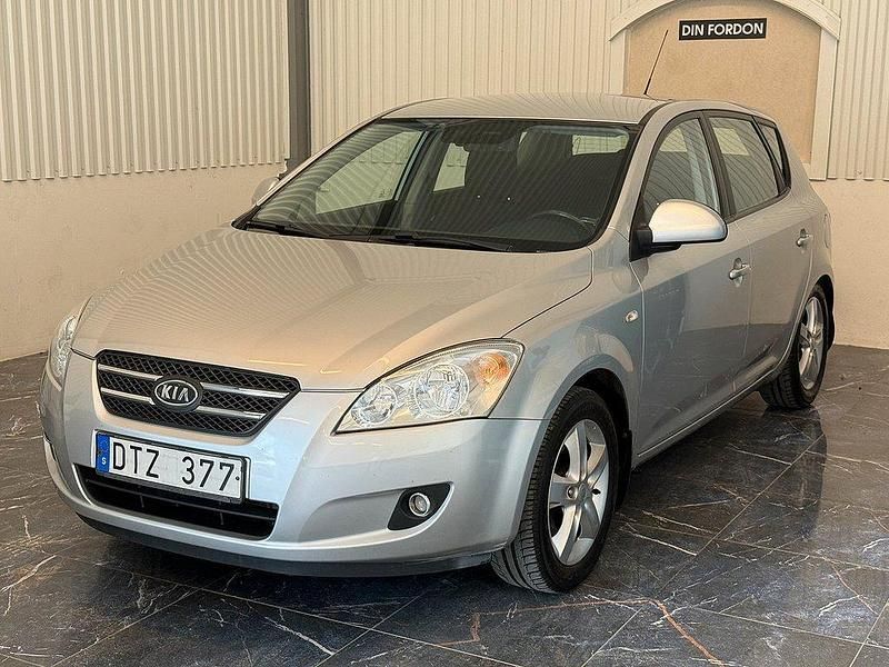Silver Begagnad 2008 Kia Ceed EX Halvkombi | 44 900 kr (Marknadspris) - Bild 1/4