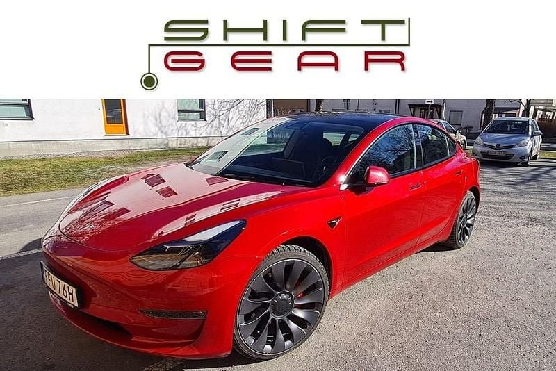 Röd Begagnad 2021 Tesla Model 3 Performance Sedan | 380 000 kr (Lite dyr) - Bild 1/4