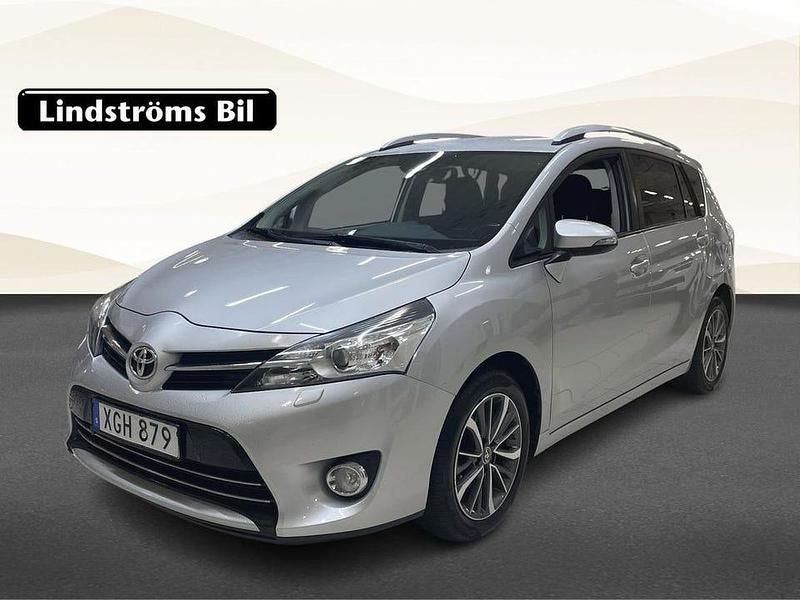 Silver Begagnad 2016 Toyota Verso Active Minibuss | 169 900 kr (Marknadspris) - Bild 1/4