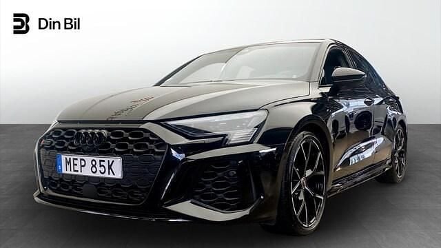 Mytsvart metallic Begagnad 2023 Audi RS3 Design Sedan | 649 000 kr (Lite dyr) - Bild 1/4