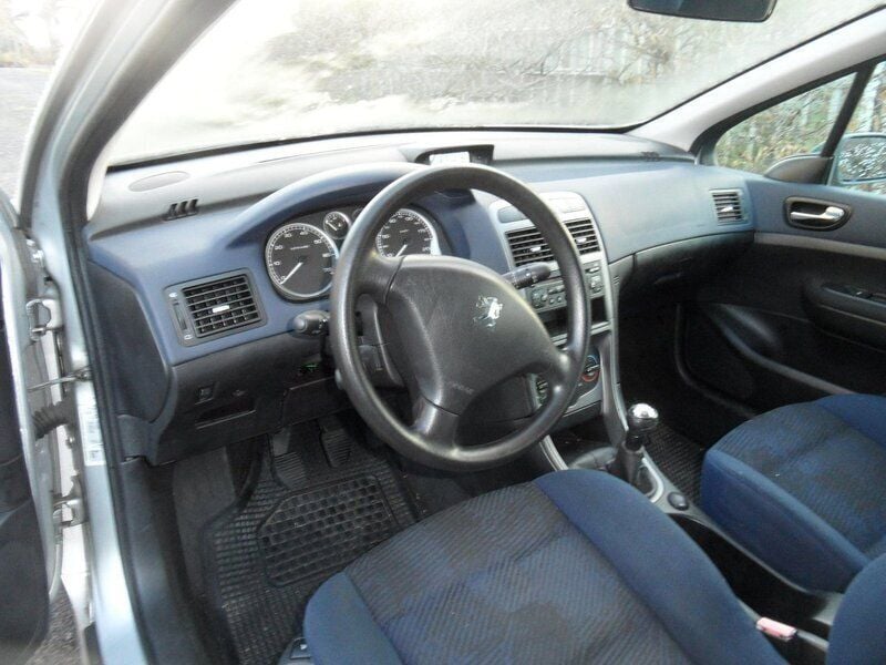 Grå Begagnad 2003 Peugeot 307 Halvkombi | 15 500 kr (Marknadspris) - Bild 1/4