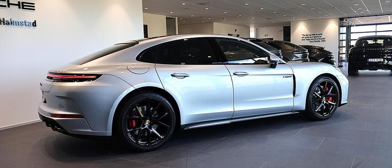 Begagnad Porsche Panamera 544 HK (400 kW) 2025 Halvkombi