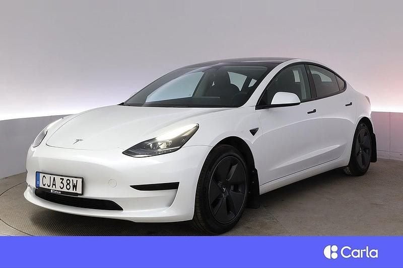 Vit Begagnad 2023 Tesla Model 3 Standard Range Sedan | 319 900 kr (Bra pris) - Bild 1/4