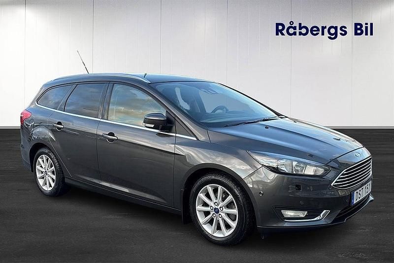 Begagnad Ford Focus Titanium 101 HK (74 kW) 2014 Grå Kombi