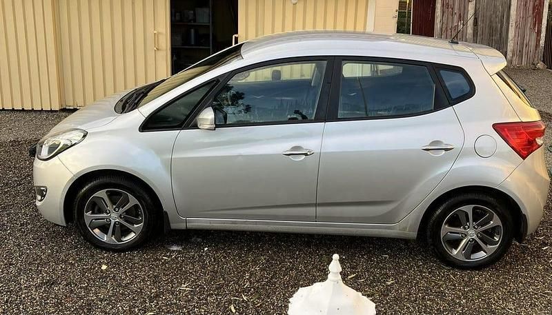 Begagnad 2013 Hyundai ix20 Premium Halvkombi | 52 500 kr (Marknadspris) - Bild 1/4