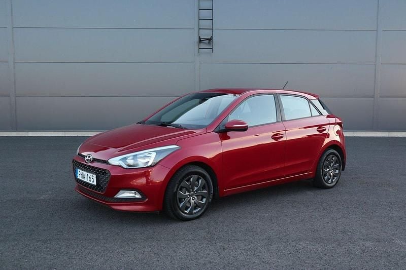 Röd Begagnad 2017 Hyundai i20 Comfort Halvkombi | 89 000 kr (Marknadspris) - Bild 1/4