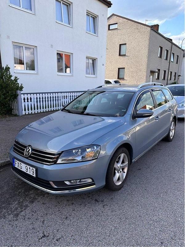 Grå Begagnad 2012 VW Passat Kombi | 54 950 kr (Marknadspris) - Bild 1/4