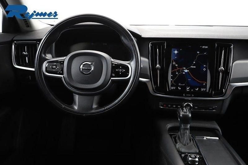 Begagnad Volvo V90 Momentum 150 HK (110 kW) 2020 Grå Kombi