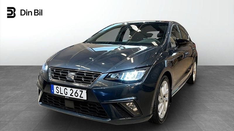 Grå Begagnad 2021 Seat Ibiza FR Halvkombi | 186 900 kr (Marknadspris) - Bild 1/4