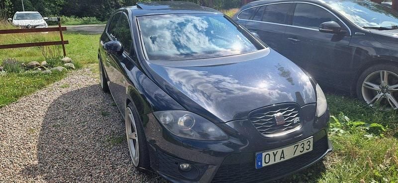 Svart Begagnad 2011 Cupra Leon Halvkombi | 97 000 kr (Marknadspris) - Bild 1/4
