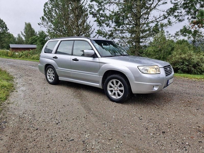 Silver Begagnad 2006 Subaru Forester SUV | 39 500 kr (Bra pris) - Bild 1/4