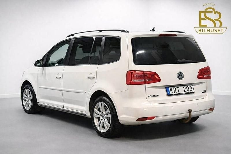 Begagnad VW Touran 105 HK (77 kW) 2014 Vit Minibuss