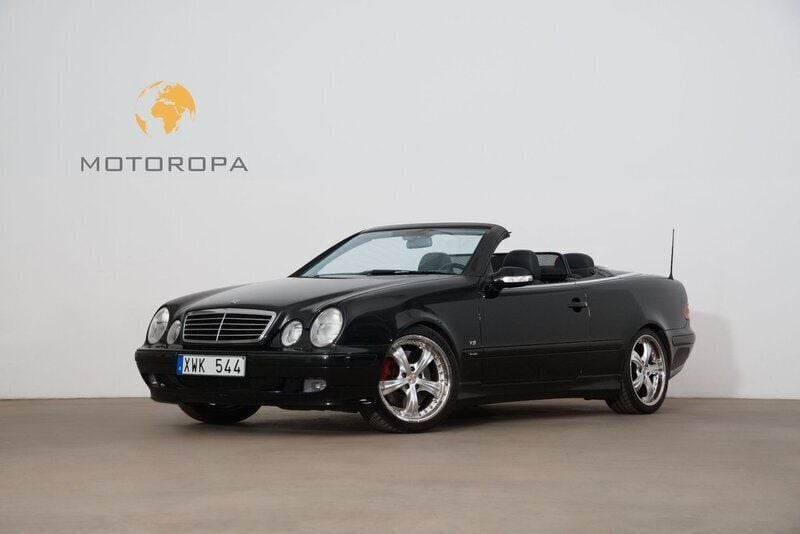 Svart Begagnad 2003 Mercedes CLK430 Cab | 129 000 kr - Bild 1/4