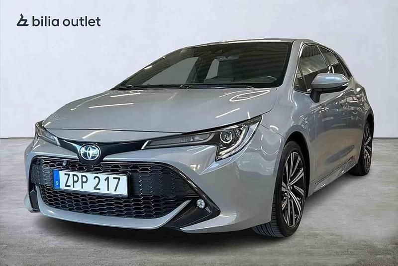 Grå Begagnad 2022 Toyota Corolla Hybrid Halvkombi | 214 900 kr - Bild 1/1