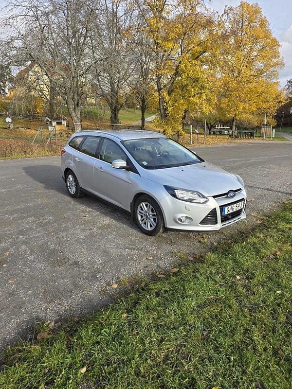 Grå Begagnad 2014 Ford Focus Titanium Kombi | 49 000 kr (Bra pris) - Bild 1/4