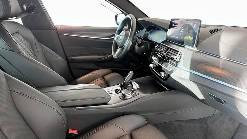 Begagnad BMW 530e M Sport 291 HK (214 kW) 2023 Svart (black) Kombi