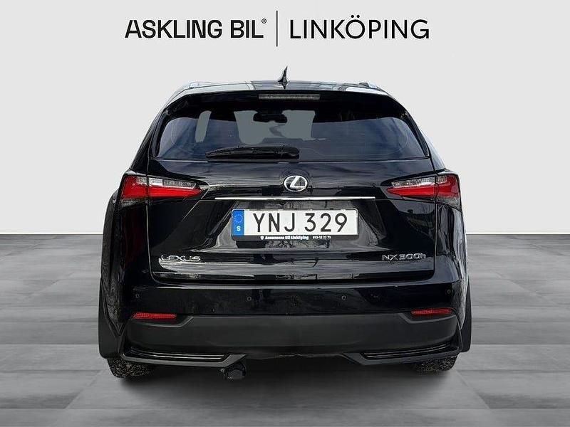 Begagnad Lexus NX300h Sport Line 197 HK (144 kW) 2017 Svart SUV