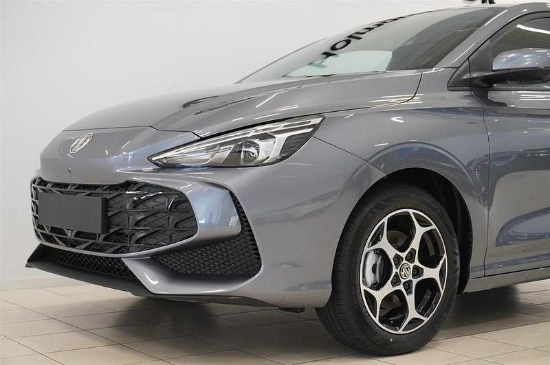 Begagnad MG MG3 102 HK (75 kW) 2024 Grå/silver Halvkombi