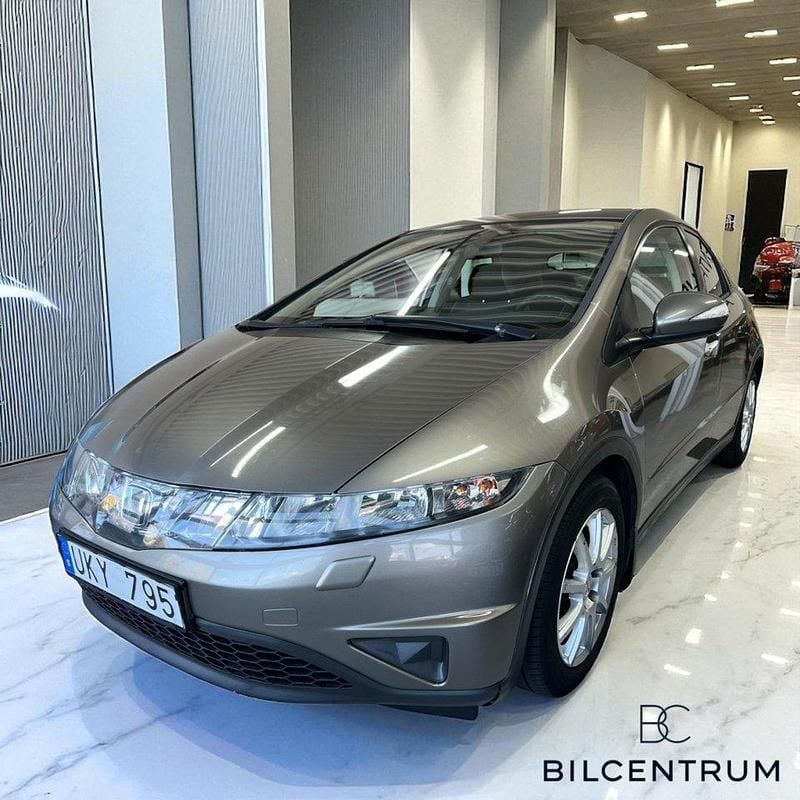 Mörkgrå (grå) Begagnad 2007 Honda Civic Sport Halvkombi | 34 900 kr (Marknadspris) - Bild 1/4