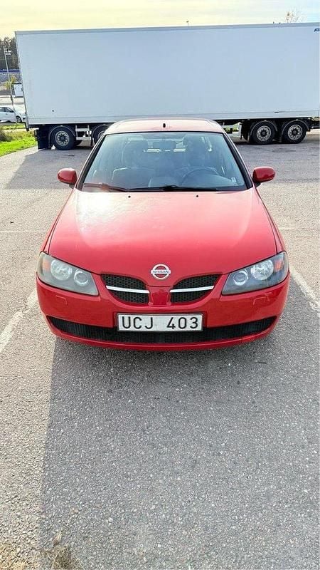 Röd Begagnad 2003 Nissan Almera Halvkombi | 24 900 kr (Marknadspris) - Bild 1/4