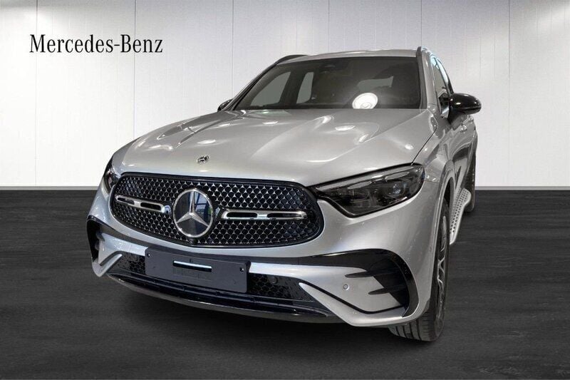 Silver Begagnad 2024 Mercedes GLC300e AMG SUV | 938 565 kr - Bild 1/4