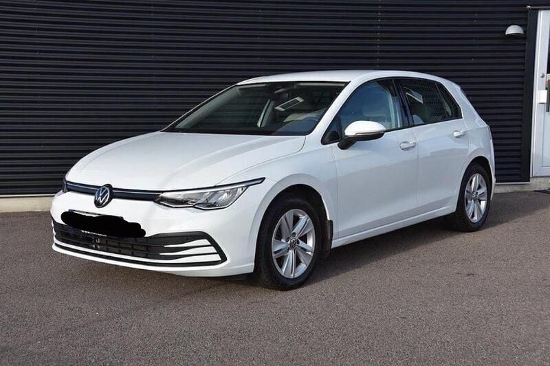 Vit Begagnad 2021 VW Golf VIII Halvkombi | 229 000 kr (Bra pris) - Bild 1/1