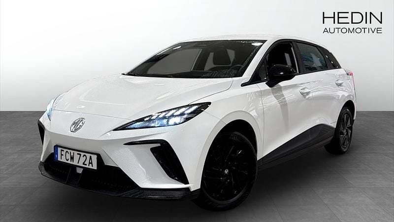 Vit (white) Begagnad 2023 MG MG4 EV Halvkombi | 259 900 kr (Marknadspris) - Bild 1/4