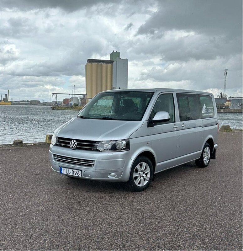 Silver Begagnad 2010 VW Multivan Comfortline Minibuss | 149 000 kr (Marknadspris) - Bild 1/4