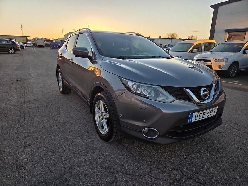 Grå Begagnad 2014 Nissan Qashqai SUV | 64 900 kr (Marknadspris) - Bild 1/4