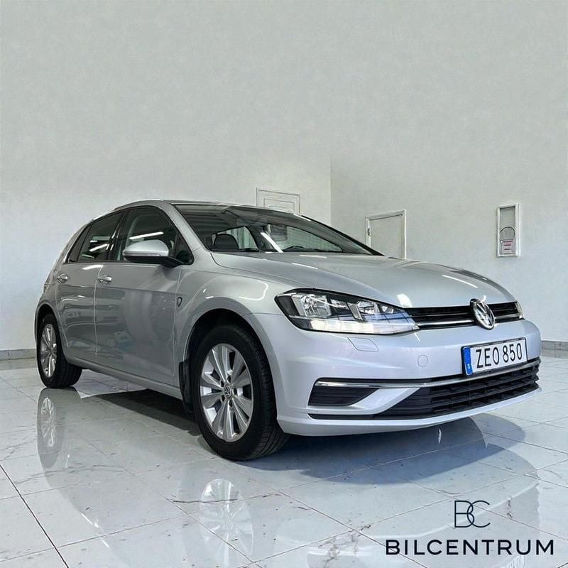 Begagnad VW Golf VII 110 HK (80 kW) 2018 Silver Halvkombi