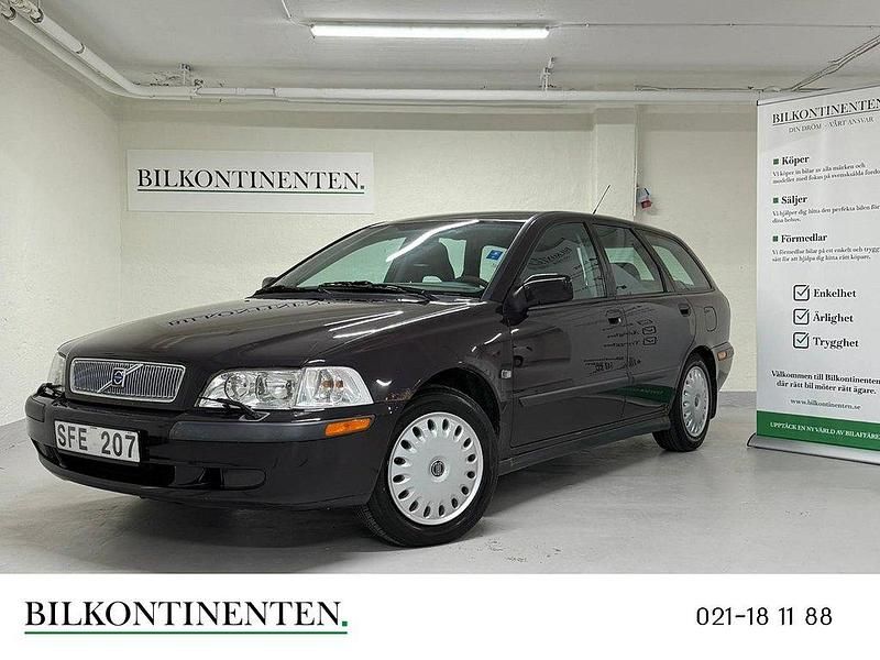 Mörkröd Begagnad 2000 Volvo V40 Kombi | 19 800 kr (Lite dyr) - Bild 1/4