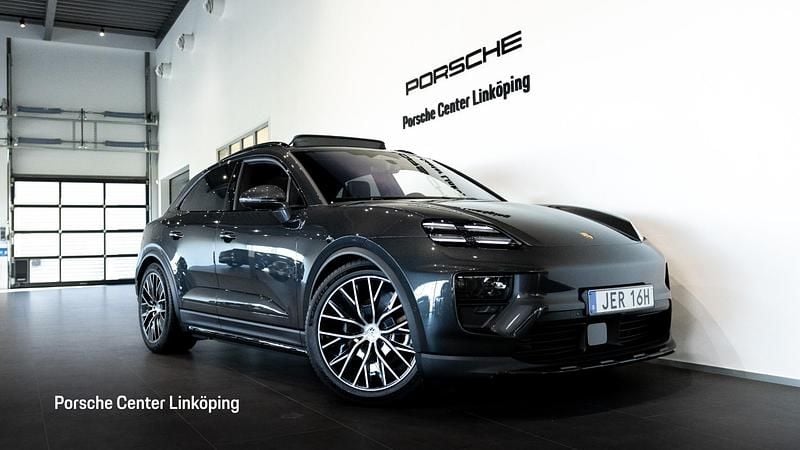 Grå (grey) Ny 2025 Porsche Macan SUV | 1 273 300 kr (Dyr) - Bild 1/4