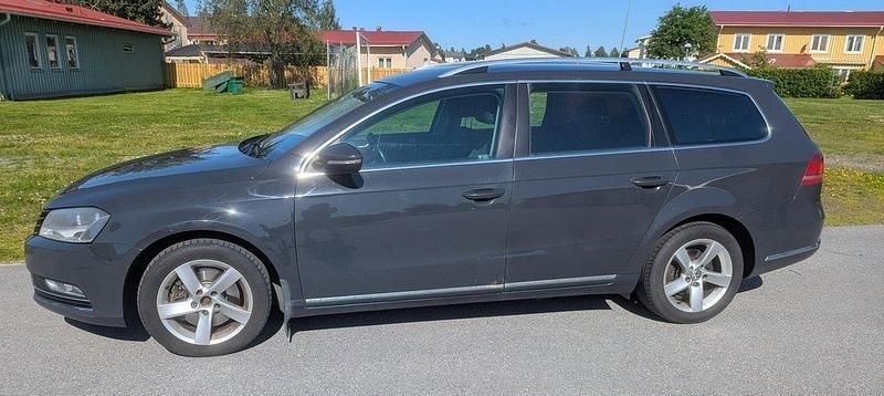 Grå Begagnad 2013 VW Passat Kombi | 59 900 kr (Bra pris) - Bild 1/4