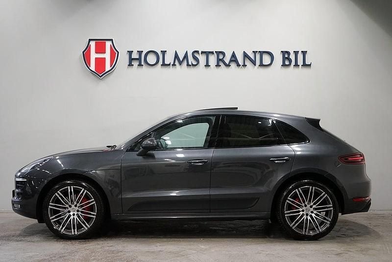 Grå Begagnad 2016 Porsche Macan GTS Sport SUV | 339 900 kr (Marknadspris) - Bild 1/4