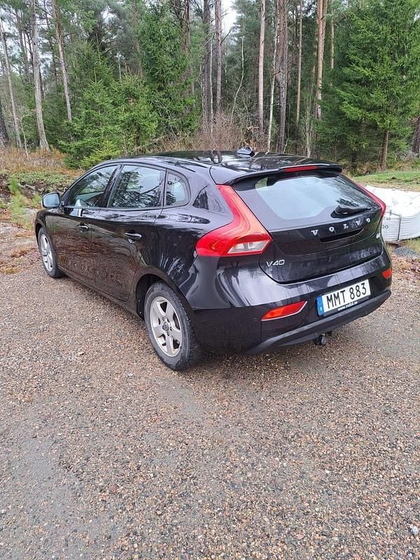 Begagnad 2014 Volvo V40 Halvkombi | 89 900 kr (Marknadspris) - Bild 1/4