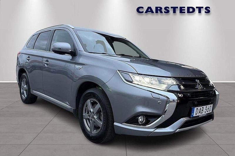Grå Begagnad 2017 Mitsubishi Outlander P-HEV SUV | 238 900 kr (Marknadspris) - Bild 1/4