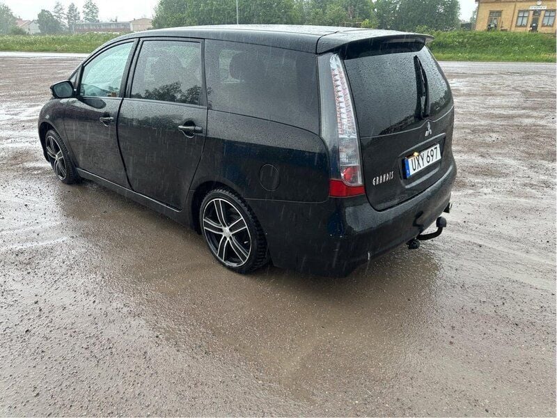 Svart Begagnad 2004 Mitsubishi Grandis Minibuss | 15 000 kr (Superpris) - Bild 1/3